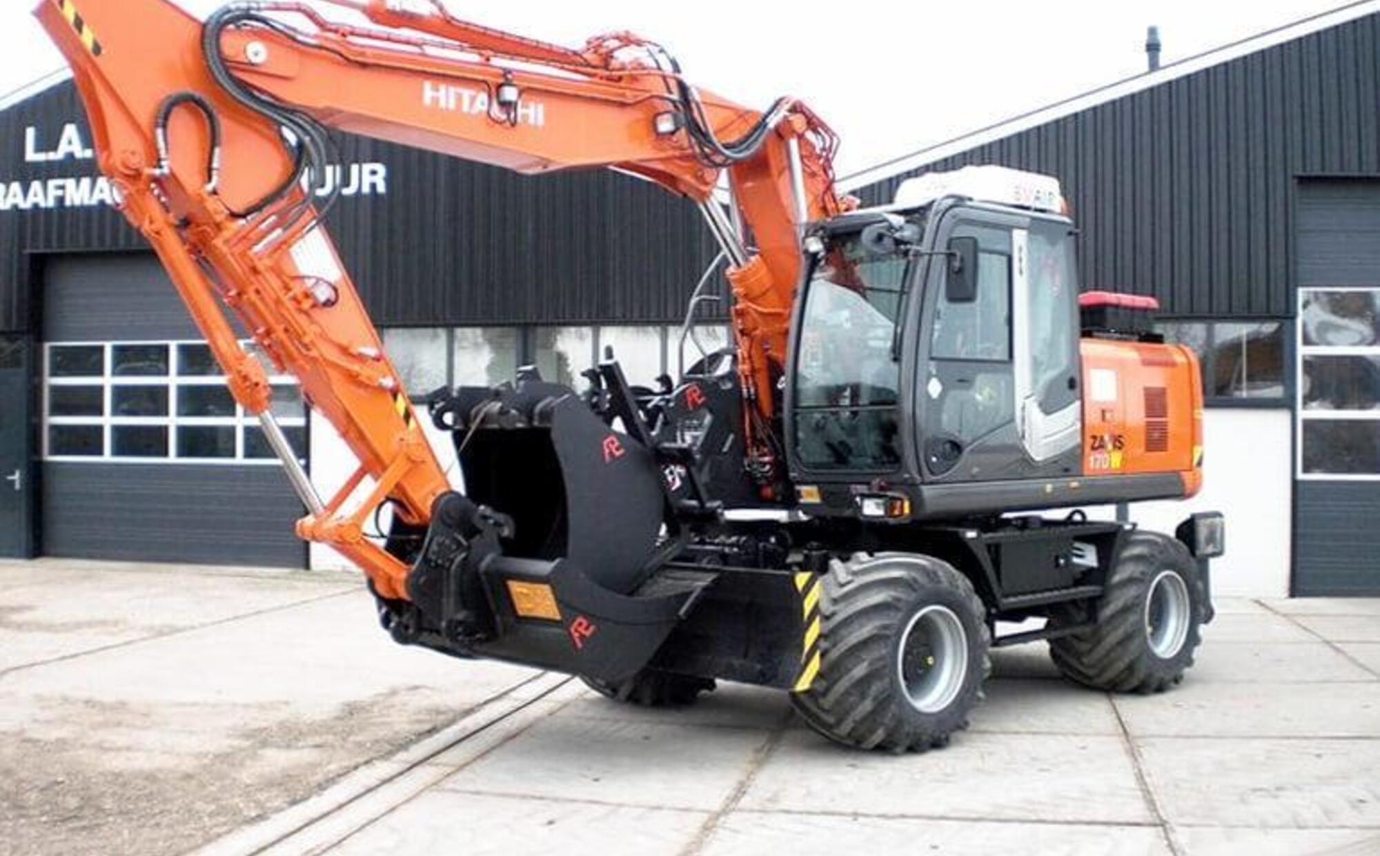 Экскаваторы Hitachi ZX170W-3 в аренду