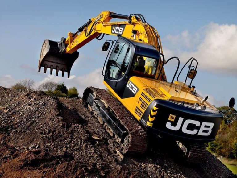 Аренда гусеничного экскаватора JCB JS 220 болотный