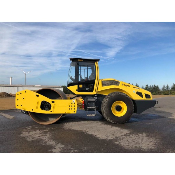 Аренда грунтового катка Bomag BW219